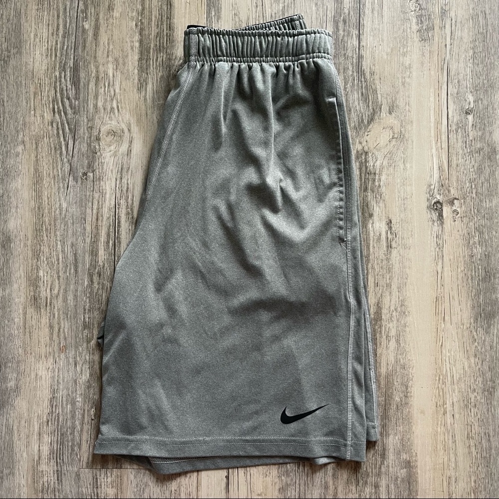 Grey Nike Shorts Men’s (M)